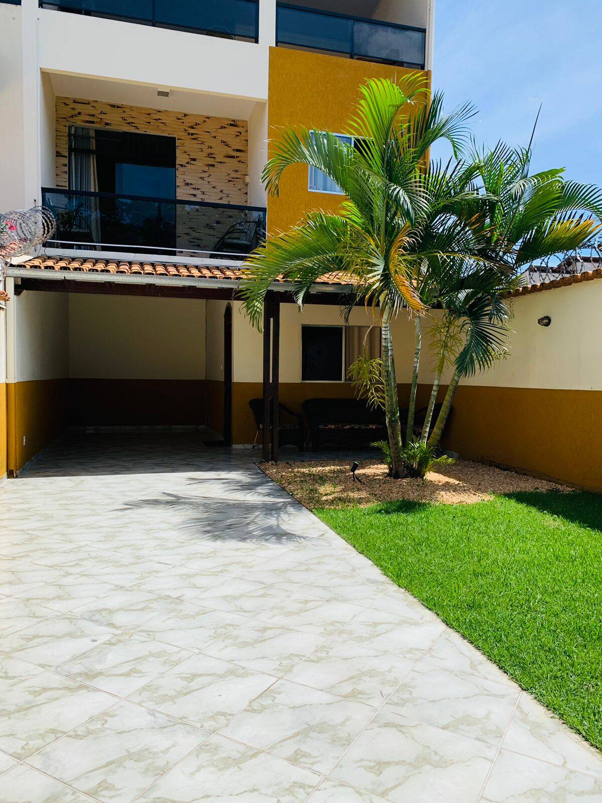 Casa à venda e aluguel com 3 quartos, 180m² - Foto 1