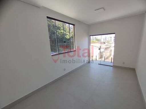 Casa à venda com 3 quartos, 126m² - Foto 1