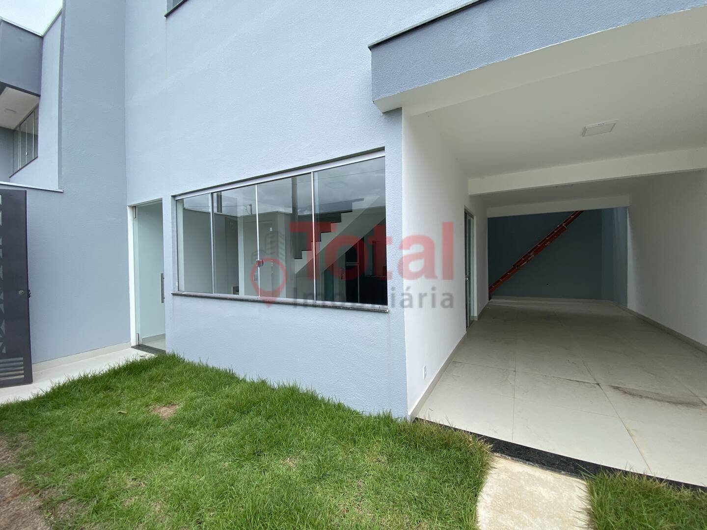 Casa à venda com 3 quartos, 117m² - Foto 2