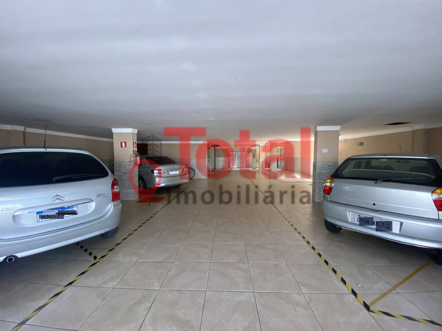 Apartamento à venda com 2 quartos, 60m² - Foto 2