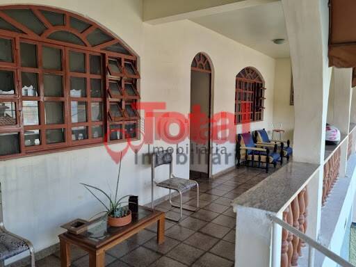 Casa à venda com 7 quartos, 360m² - Foto 2