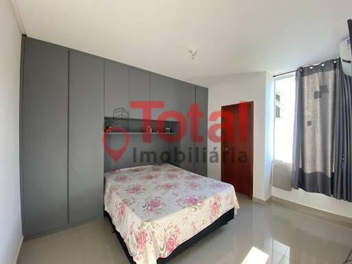 Casa à venda com 3 quartos, 190m² - Foto 1