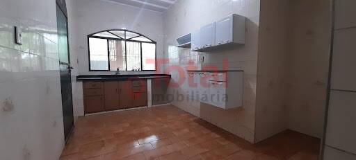 Casa para alugar com 3 quartos, 100m² - Foto 2