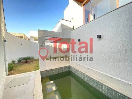 Casa à venda com 3 quartos, 225m² - Foto 4