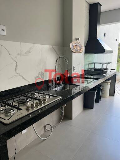 Casa à venda com 3 quartos, 220m² - Foto 1