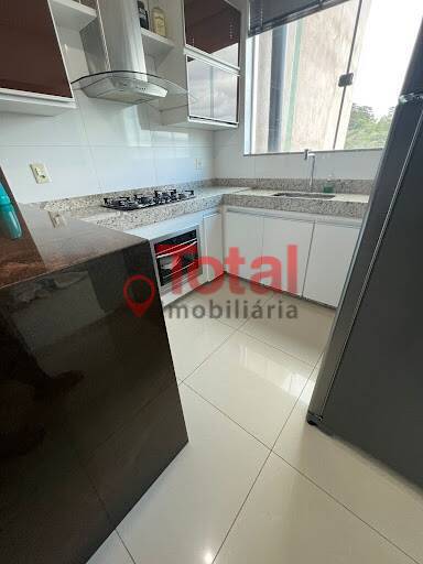 Casa à venda com 3 quartos, 220m² - Foto 2