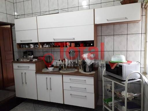 Casa à venda com 4 quartos, 200m² - Foto 10