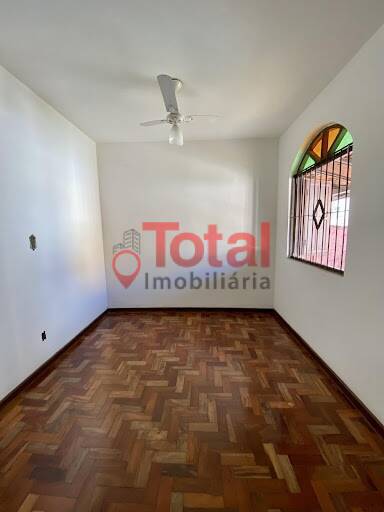 Casa à venda com 3 quartos, 160m² - Foto 1