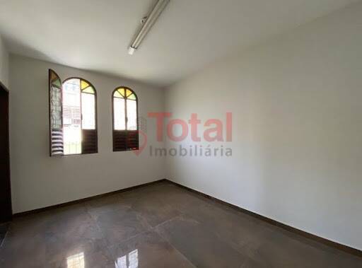 Casa à venda com 3 quartos, 250m² - Foto 8