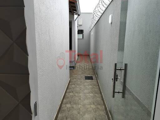 Casa à venda com 3 quartos, 100m² - Foto 1