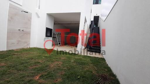 Casa à venda com 3 quartos, 160m² - Foto 1