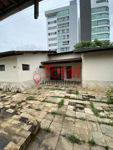 Casa à venda com 4 quartos, 250m² - Foto 2