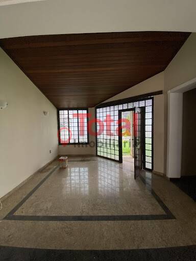 Casa à venda com 4 quartos, 250m² - Foto 4