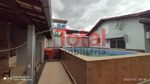 Casa à venda e aluguel com 3 quartos, 200m² - Foto 6