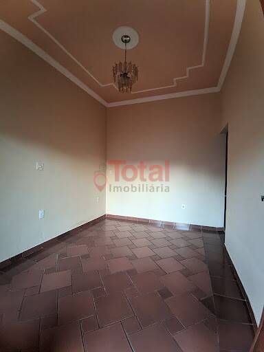 Casa à venda com 4 quartos, 158m² - Foto 2