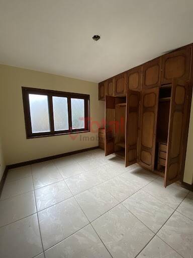 Casa à venda com 4 quartos, 350m² - Foto 2