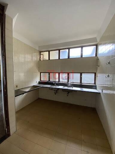 Casa à venda com 4 quartos, 350m² - Foto 8