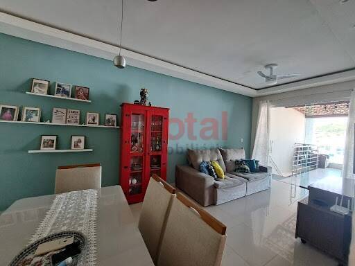 Casa à venda com 3 quartos, 240m² - Foto 1