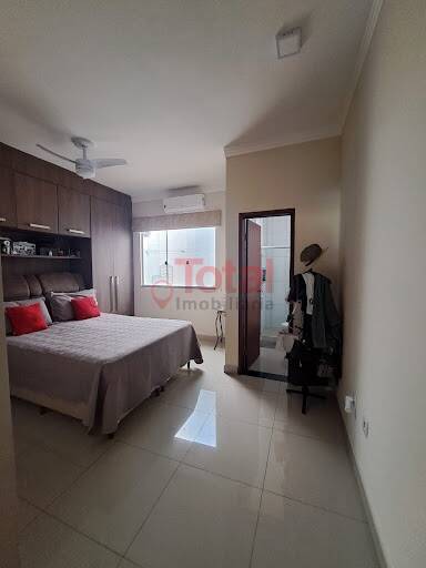 Casa à venda com 3 quartos, 240m² - Foto 4