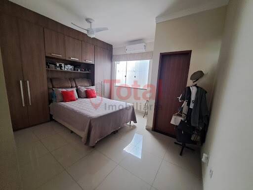 Casa à venda com 3 quartos, 240m² - Foto 6