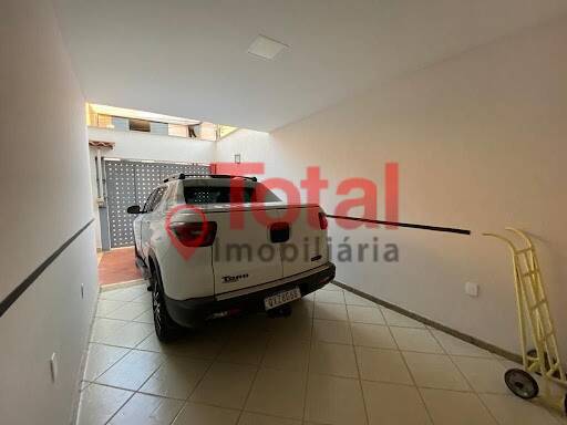 Casa à venda com 3 quartos, 381m² - Foto 3